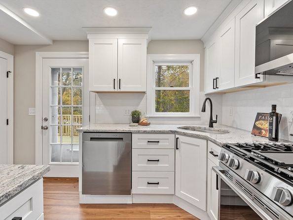 23 Blossom Street, Clinton MA 01510