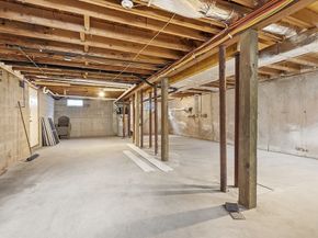 23 Blossom Street, Clinton MA 01510