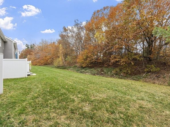 68 Olde Colonial Dr 6, Gardner MA 01440