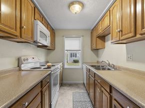 68 Olde Colonial Dr 6, Gardner MA 01440