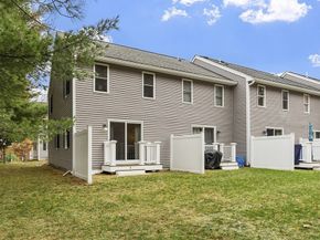 68 Olde Colonial Dr 6, Gardner MA 01440