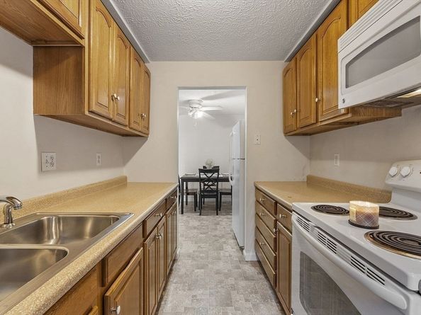 68 Olde Colonial Dr 6, Gardner MA 01440