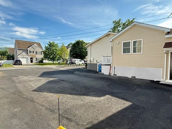 28 Greenwood Ave, Tewksbury MA 01876