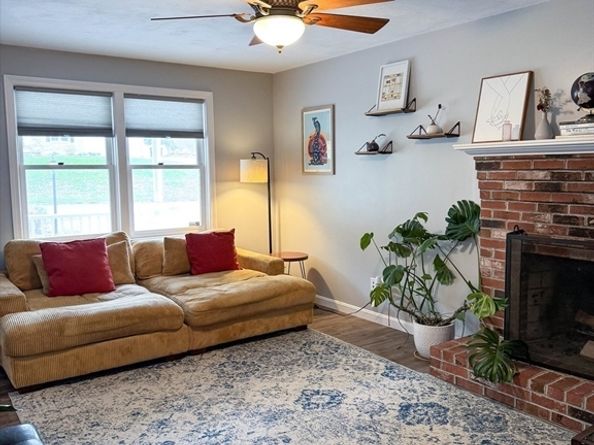 12 Drummer Lane, Leominster MA 01453