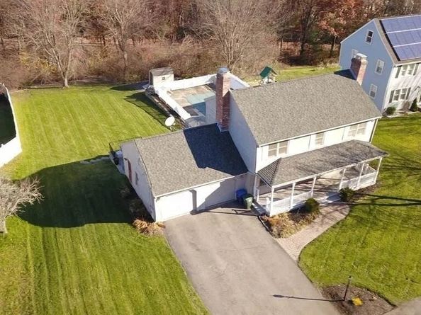 12 Drummer Lane, Leominster MA 01453