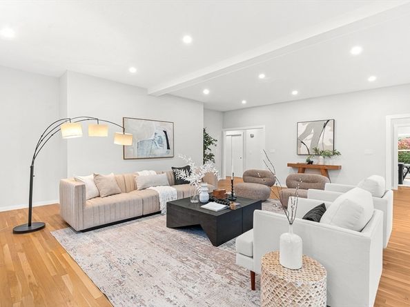 7 Cliff Rd, Wellesley MA 02481