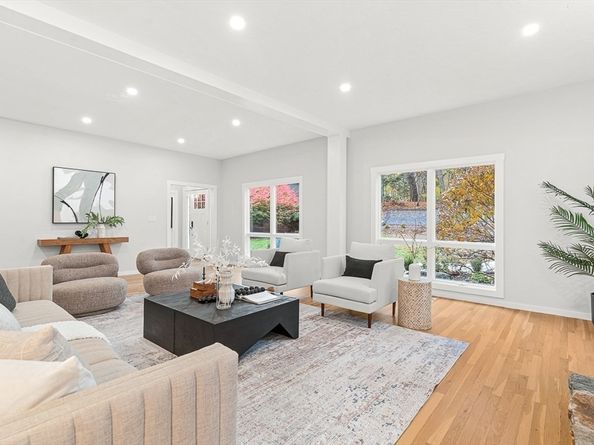 7 Cliff Rd, Wellesley MA 02481