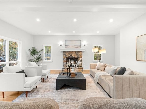 7 Cliff Rd, Wellesley MA 02481