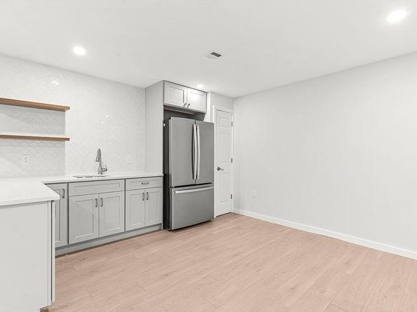 7 Cliff Rd, Wellesley MA 02481