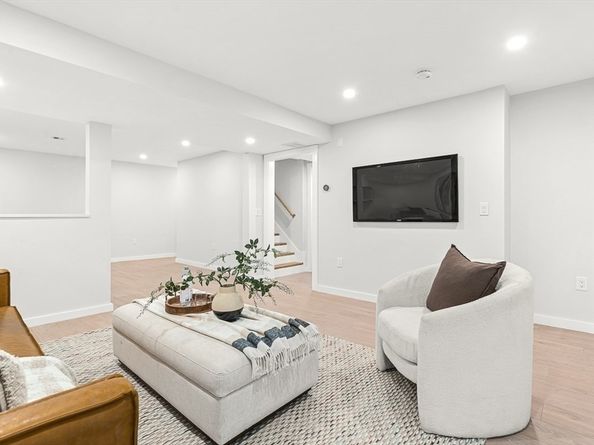 7 Cliff Rd, Wellesley MA 02481