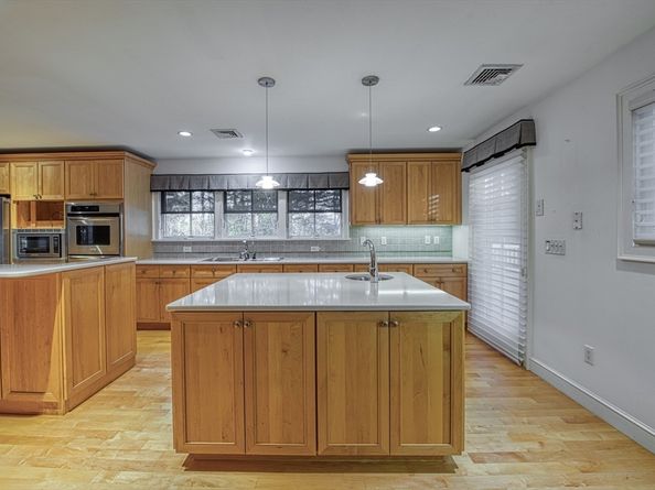 470 Rockland St, Brockton MA 02301