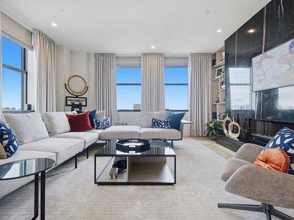 285 Columbus Ave PH 805, Boston MA 02116