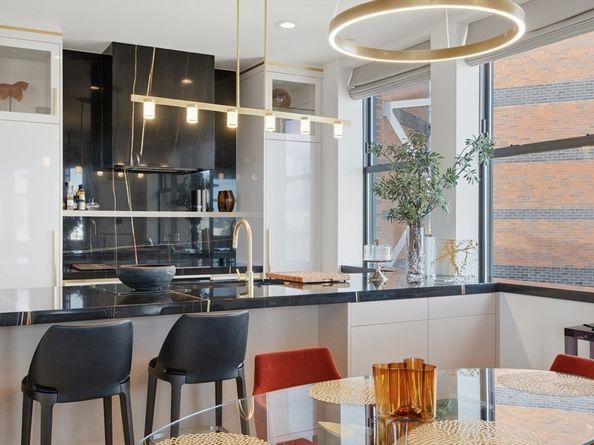 285 Columbus Ave PH 805, Boston MA 02116