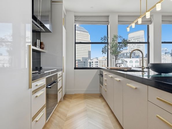 285 Columbus Ave PH 805, Boston MA 02116