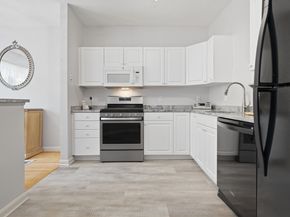 36 Cambridge Rd 40, Woburn MA 01801