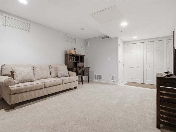 36 Cambridge Rd 40, Woburn MA 01801