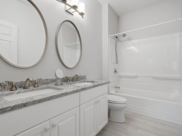 36 Cambridge Rd 40, Woburn MA 01801