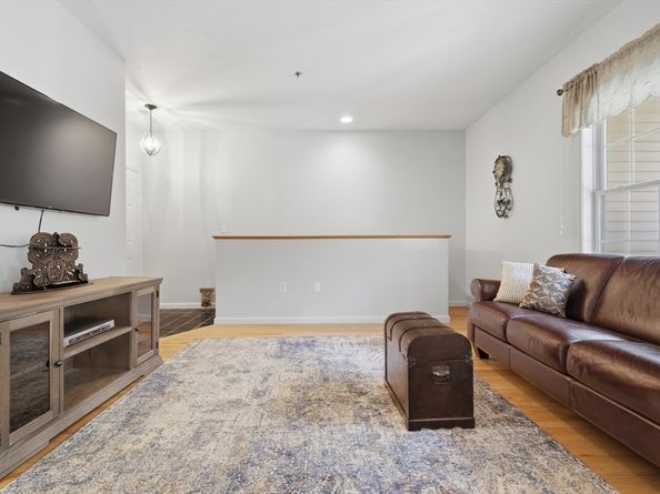 36 Cambridge Rd 40, Woburn MA 01801