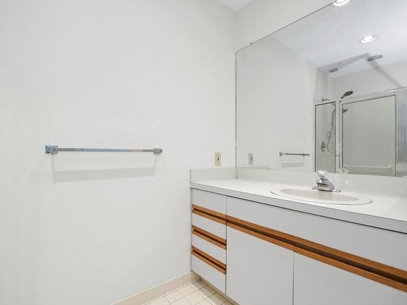 15 Kings Way 25, Waltham MA 02451