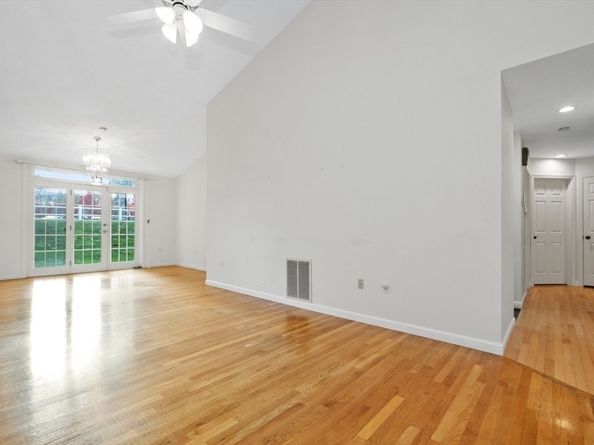 15 Kings Way 25, Waltham MA 02451