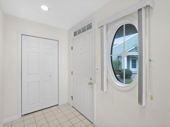 15 Kings Way 25, Waltham MA 02451