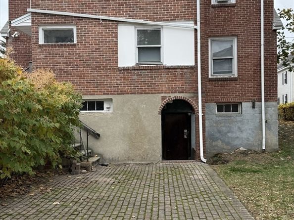 49 Hawthorn St, Newton MA 02458