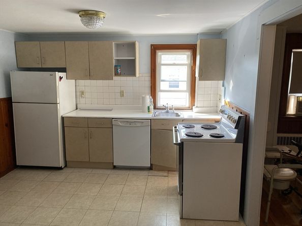 49 Hawthorn St, Newton MA 02458