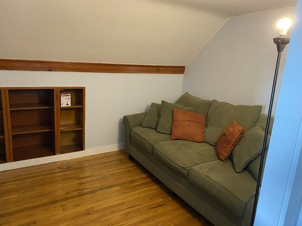 49 Hawthorn St, Newton MA 02458