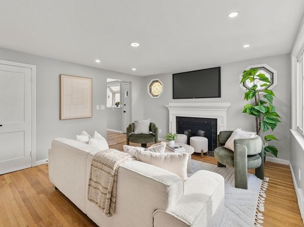 10 Van Brunt St, Boston MA 02136