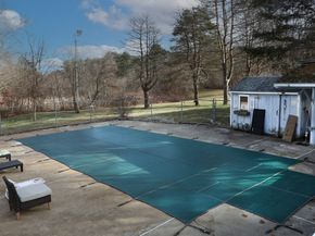 50 Cross St, Lakeville MA 02347