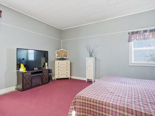 293 Pine St, Gardner MA 01440