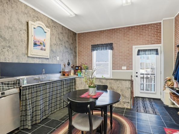 293 Pine St, Gardner MA 01440