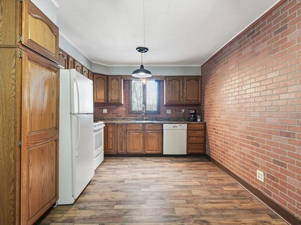 293 Pine St, Gardner MA 01440