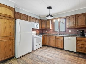 293 Pine St, Gardner MA 01440