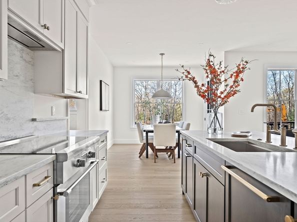 8 Common Court, Lexington MA 02421