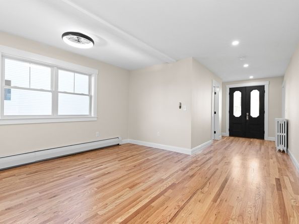 20 Beacon St 1, Gloucester MA 01930