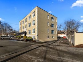 509 Pleasant St 14, Melrose MA 02176