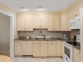 160 Pine Street 12, Newton MA 02466