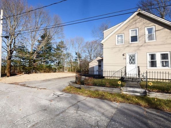 25 Hillside Ave, Middleboro MA 02346