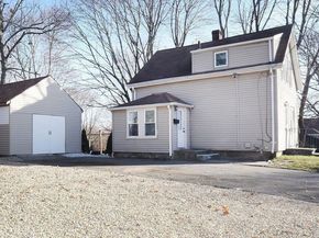 25 Hillside Ave, Middleboro MA 02346