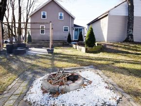 25 Hillside Ave, Middleboro MA 02346