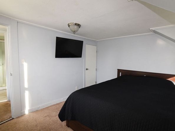 25 Hillside Ave, Middleboro MA 02346