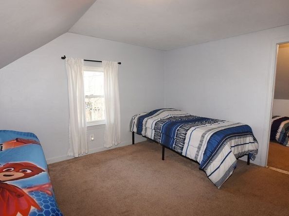 25 Hillside Ave, Middleboro MA 02346