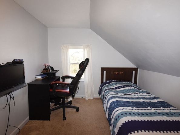 25 Hillside Ave, Middleboro MA 02346