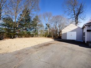 25 Hillside Ave, Middleboro MA 02346