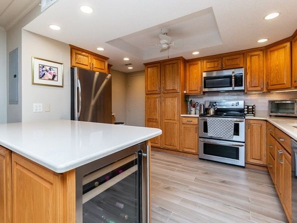 404 Paradise Rd 1T, Swampscott MA 01907