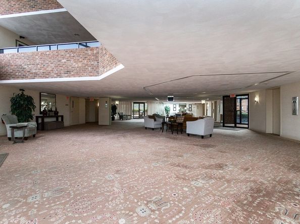 404 Paradise Rd 1T, Swampscott MA 01907