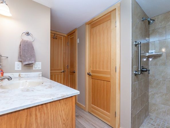 404 Paradise Rd 1T, Swampscott MA 01907