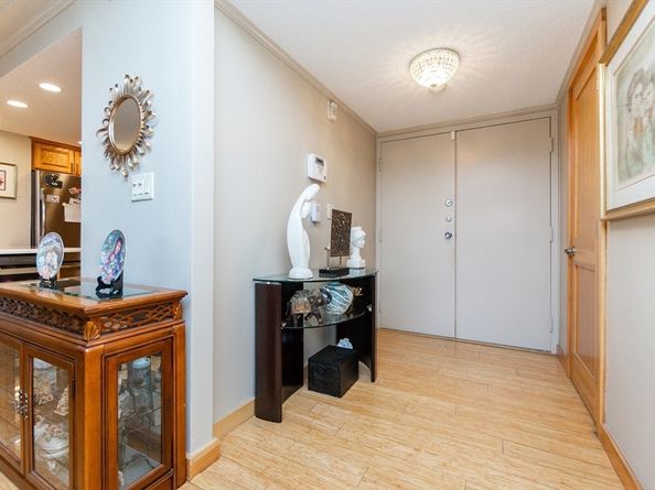 404 Paradise Rd 1T, Swampscott MA 01907