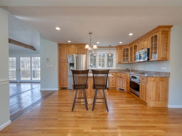 21 Strawberry Ln, Whitman MA 02382